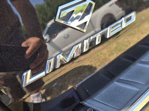 Used 2021 Ford Explorer Limited w/ Equipment Group 301A RWD image 10