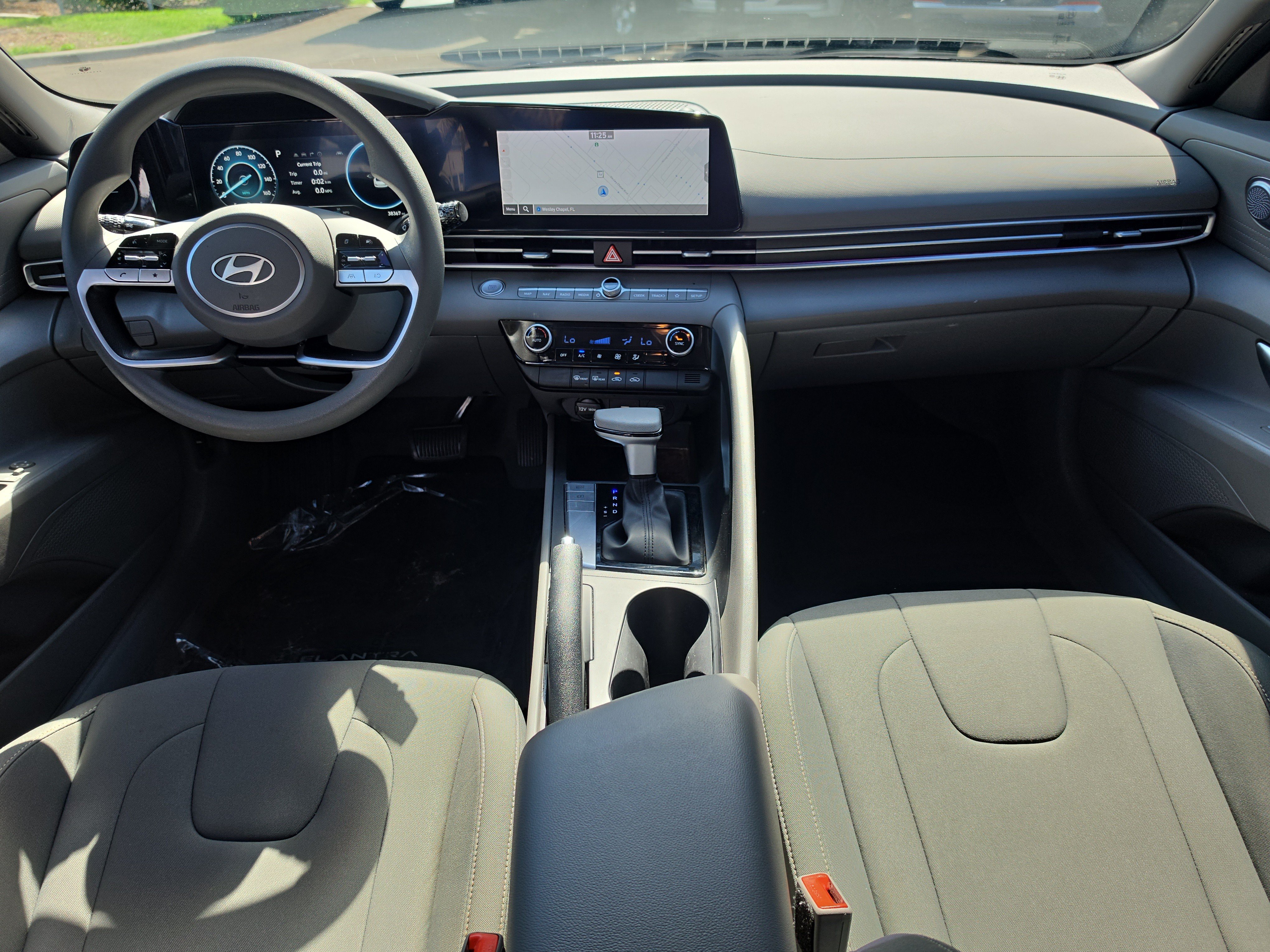 Used 2024 Hyundai Elantra SEL FWD image 11