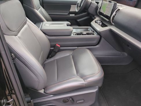 Used 2025 Ford Expedition Active AWD/4WD image 23