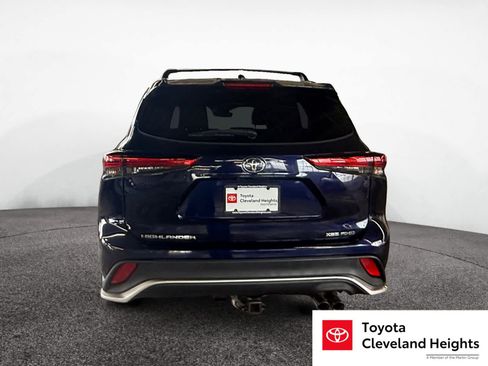 Used 2022 Toyota Highlander XSE image 4