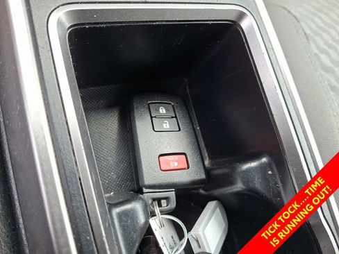 Certified 2023 Toyota Tacoma SR5 AWD/4WD image 18