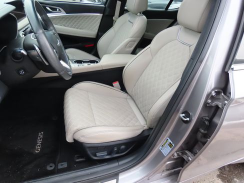 Used 2023 Genesis G70 3.3T w/ Sport Prestige Package image 39