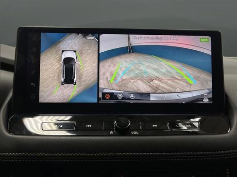 Used 2025 Nissan Rogue Platinum w/ Tech Package image 11