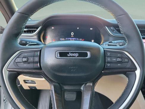 Used 2025 Jeep Grand Cherokee L Limited RWD image 17