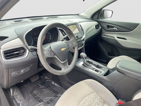 Used 2022 Chevrolet Equinox LS image 9