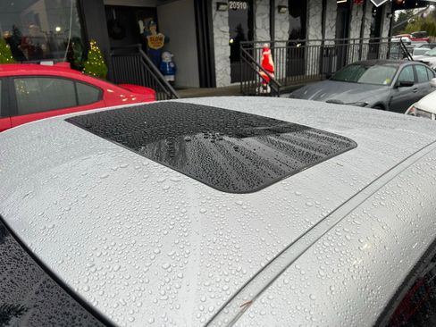 Used 2010 Dodge Challenger R/T image 11