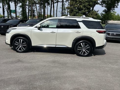 Certified 2024 Nissan Pathfinder Platinum AWD/4WD image 4