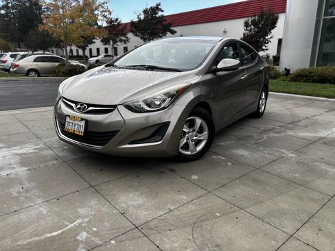 Used 2015 Hyundai Elantra SE image 8