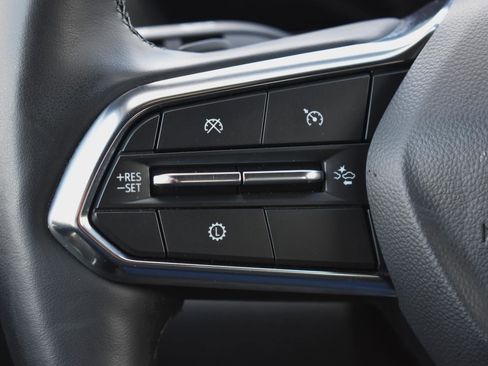 Used 2025 Chevrolet Equinox LT AWD/4WD image 7