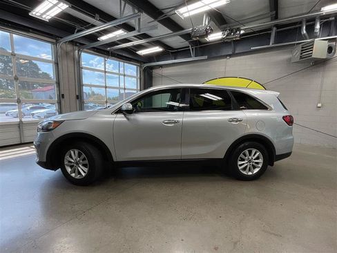 Used 2019 Kia Sorento L FWD image 2
