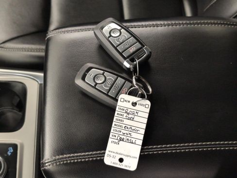 Used 2024 Ford Explorer XLT w/ Equipment Group 202A AWD/4WD image 27