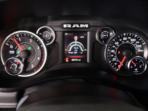 Used 2022 RAM 2500 Big Horn w/ Night Edition AWD/4WD image 4