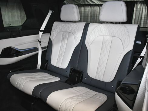 Used 2023 BMW X7 xDrive40i w/ Executive Package AWD/4WD image 69