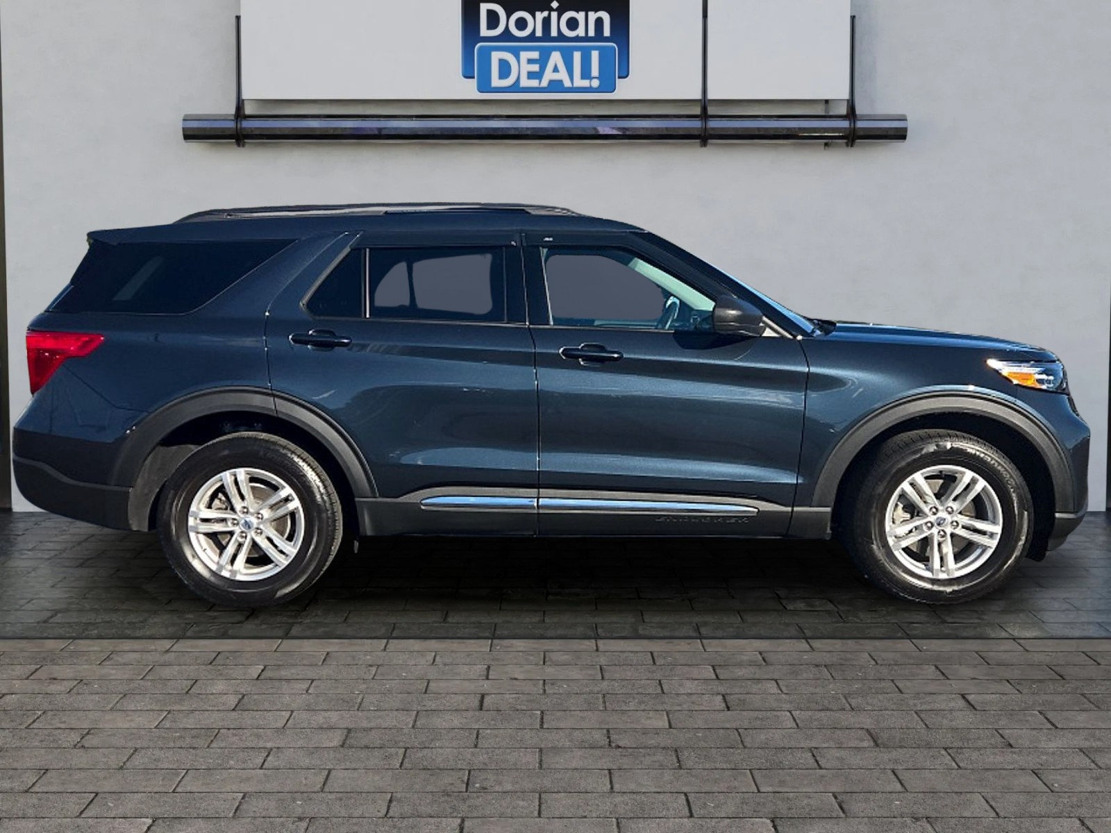 Certified 2023 Ford Explorer XLT w/ Equipment Group 202A AWD/4WD image 2