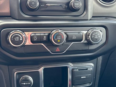 Used 2021 Jeep Wrangler Sport image 30