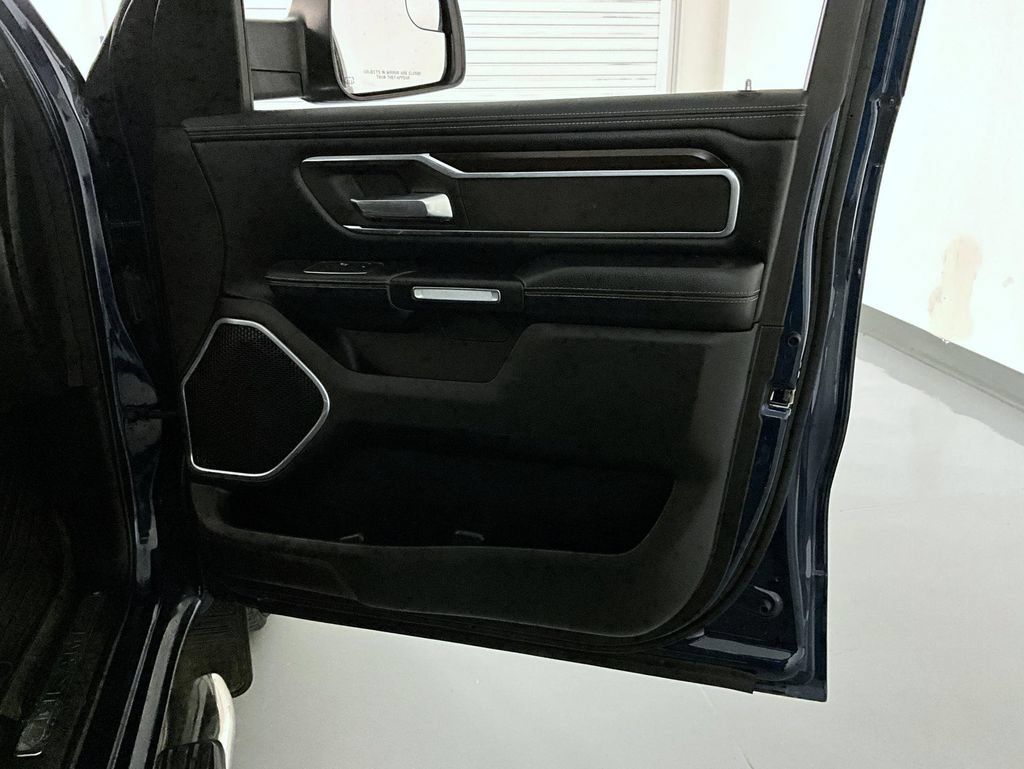 Used 2022 RAM 1500 Laramie AWD/4WD image 16