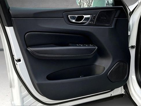 Certified 2023 Volvo XC60 B6 Ultimate w/ Climate Package image 20