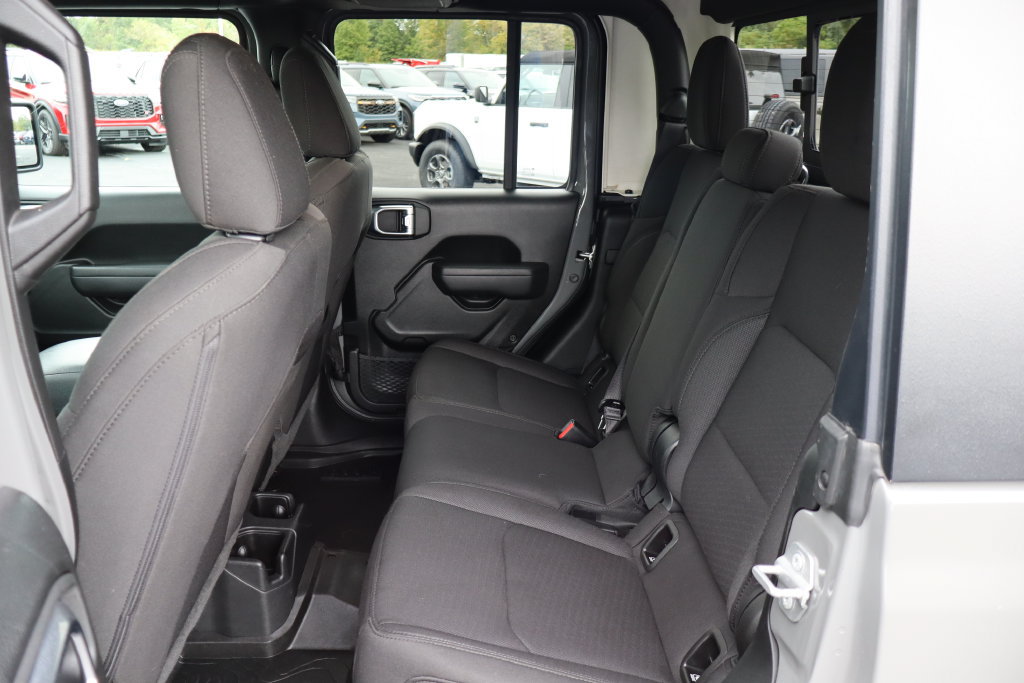 Used 2022 Jeep Gladiator Sport AWD/4WD image 12