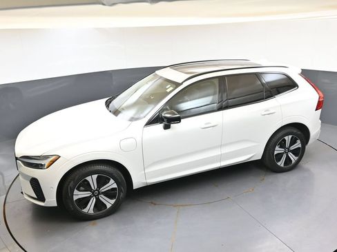 Certified 2025 Volvo XC60 T8 Plus w/ Protection Package Premier AWD/4WD image 37