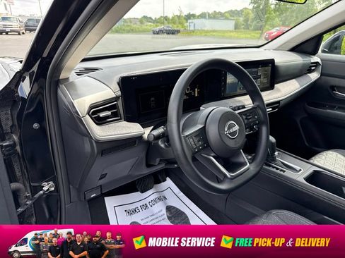 Used 2025 Nissan Kicks SV AWD/4WD image 21