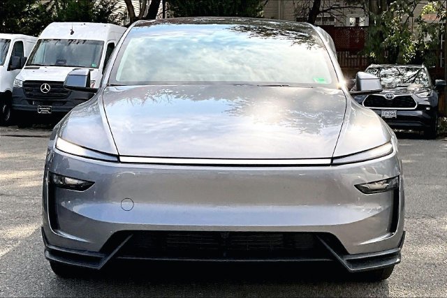 Used 2026 Tesla Model Y 2WD image 2