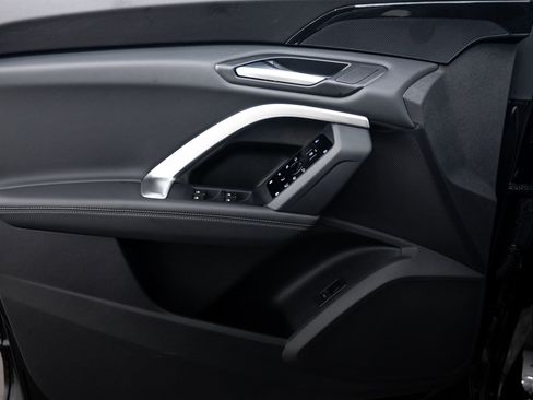 Certified 2025 Audi Q5 Premium w/ Convenience Package image 11