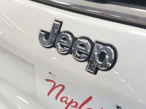 Used 2025 Jeep Compass Latitude AWD/4WD image 7