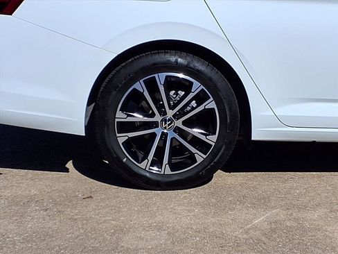 Used 2025 Volkswagen Jetta Sport image 30