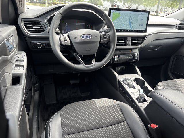 Used 2025 Ford Escape SE w/ Class II Trailer Tow Package FWD image 17