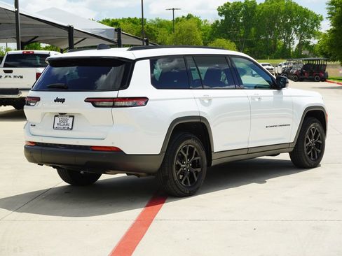 Used 2025 Jeep Grand Cherokee L Altitude AWD/4WD image 5