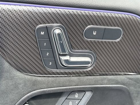 New 2025 Mercedes-Benz GLB 250 4MATIC image 12