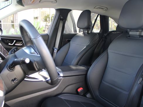 Used 2025 Mercedes-Benz GLC 350e 4MATIC image 6