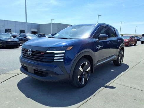 New 2026 Nissan Kicks SR w/ SR Premium Package AWD/4WD image 3