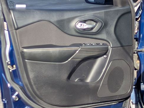 Used 2016 Jeep Cherokee Latitude w/ Cold Weather Group image 21