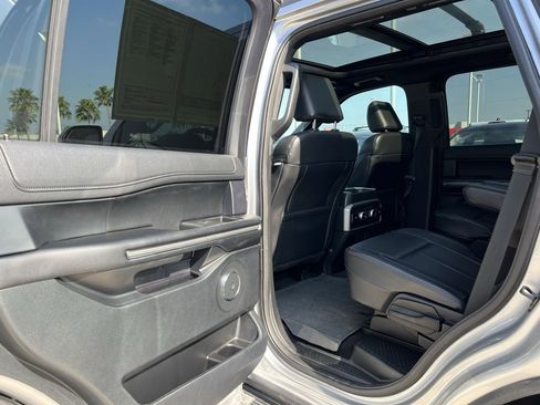 Used 2021 Ford Expedition XLT image 28