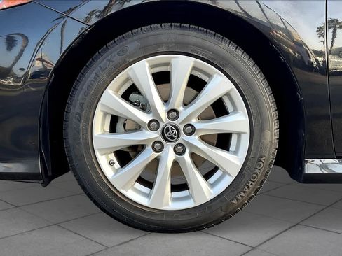 Used 2019 Toyota Camry LE image 10