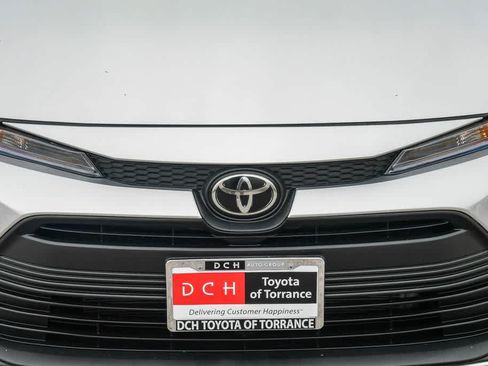 Used 2025 Toyota Corolla LE FWD image 5