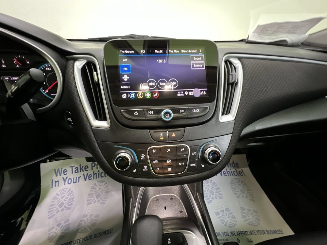 Used 2022 Chevrolet Malibu LT FWD image 21