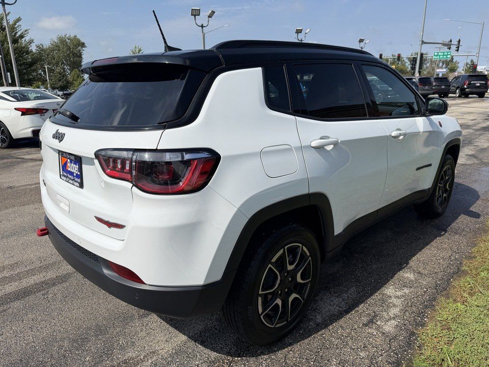 Used 2024 Jeep Compass Trailhawk AWD/4WD image 6