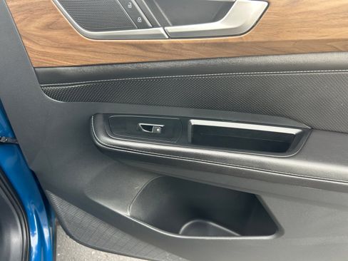 Used 2025 Volkswagen Atlas SE w/ Panoramic Sunroof Package FWD image 16
