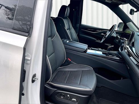 Used 2022 Cadillac Escalade Sport w/ Touring Package image 18