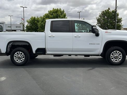 Used 2024 Chevrolet Silverado 2500 LT w/ Convenience Package AWD/4WD image 2