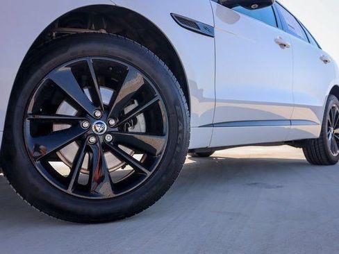 Used 2024 Jaguar F-PACE R-Dynamic S image 12