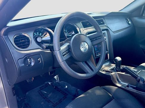 Used 2010 Ford Mustang GT RWD image 9