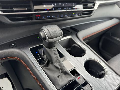 Used 2024 Toyota Sienna XSE w/ XSE Premium Package image 8