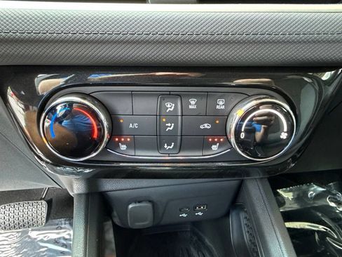 Used 2025 Chevrolet TrailBlazer LT w/ LPO, Blackout Package FWD image 13