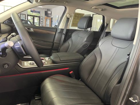 Used 2025 Genesis GV80 2.5T Advanced AWD/4WD image 25
