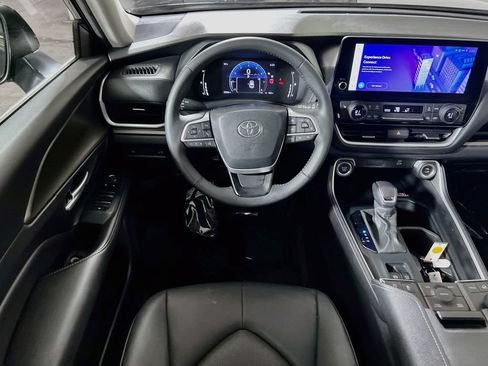 Certified 2024 Toyota Grand Highlander AWD image 19