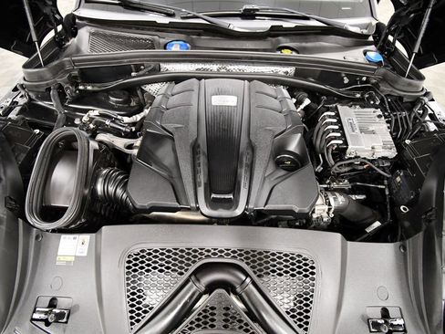 Used 2023 Porsche Macan S AWD/4WD image 12