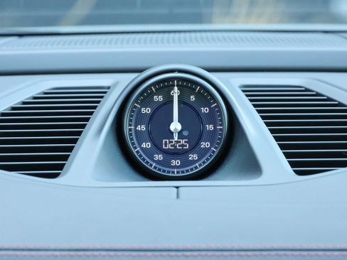 Certified 2025 Porsche Macan 4 Electric image 36